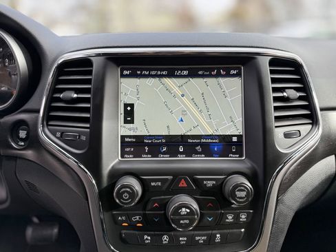 Used 2018 Jeep Grand Cherokee Altitude image 8