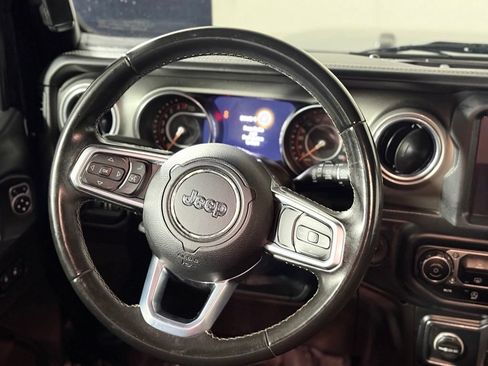 Used 2019 Jeep Wrangler Unlimited Sahara w/ Uconnect 4C Nav & Sound Group AWD/4WD image 12
