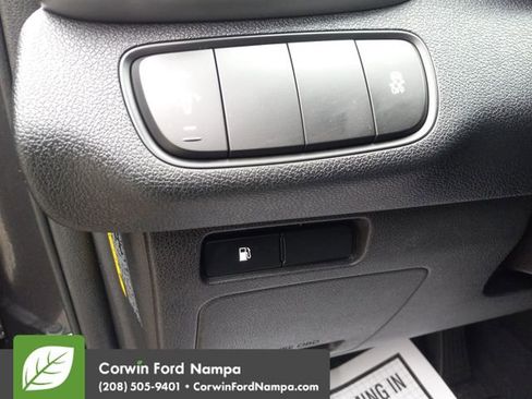 Used 2017 Kia Sorento LX w/ LX Convenience Package image 13