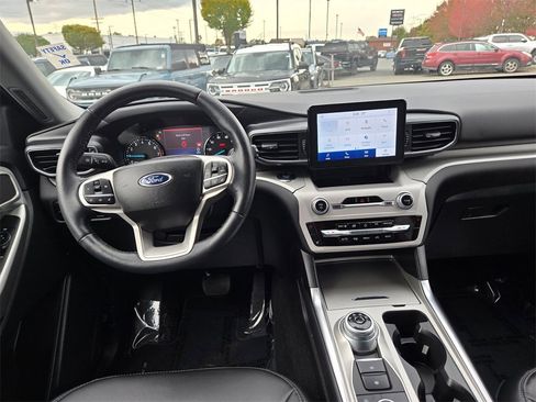 Used 2023 Ford Explorer XLT w/ Equipment Group 202A image 11