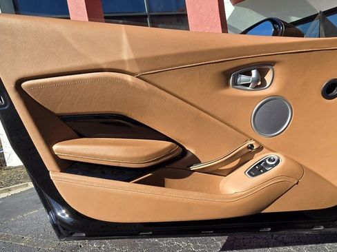 Used 2020 Aston Martin V8 Vantage Coupe image 5