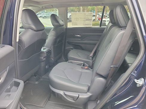 New 2026 Toyota Grand Highlander Platinum AWD/4WD image 12