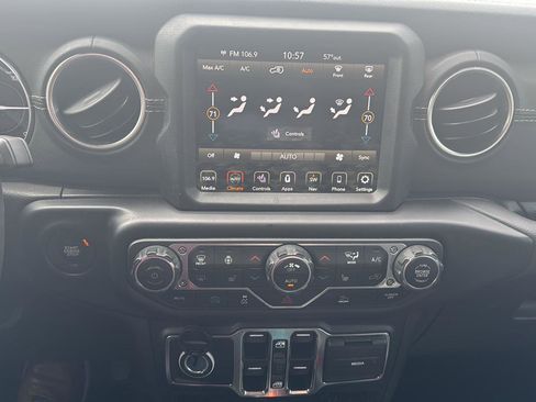 Used 2023 Jeep Wrangler Sahara w/ Cold Weather Group AWD/4WD image 13