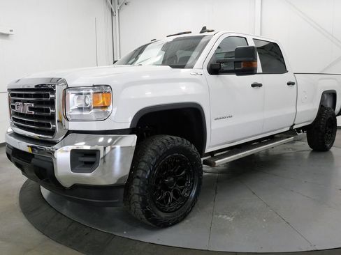Used 2019 GMC Sierra 3500 4x4 Crew Cab image 3