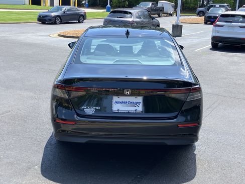 Certified 2025 Honda Accord SE image 9
