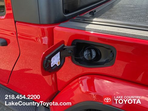 Used 2021 Jeep Gladiator Overland w/ Uconnect 4C Nav & Sound Group AWD/4WD image 9