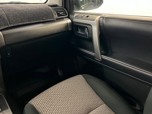 Used 2019 Toyota 4Runner SR5 AWD/4WD image 11