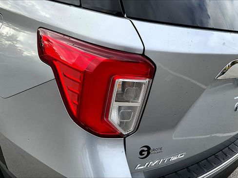 Used 2022 Ford Explorer Limited image 32