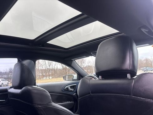 Used 2016 Chrysler 200 S w/ Navigation & Sound Group I image 17