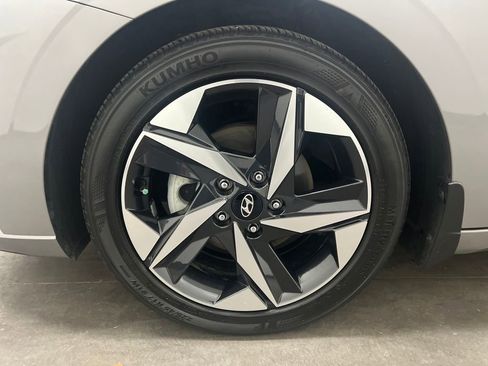 Used 2023 Hyundai Elantra Limited image 31