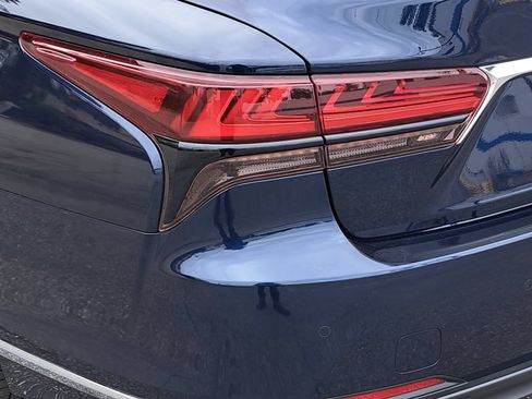 Used 2022 Lexus LS 500 w/ Interior Upgrade Package RWD image 37