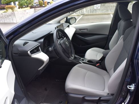 Certified 2021 Toyota Corolla LE FWD image 18