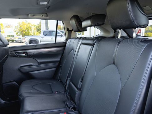 Certified 2021 Toyota Highlander Limited AWD/4WD image 27