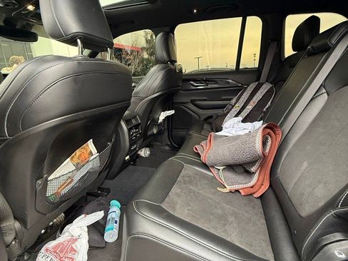 Used 2023 Jeep Grand Cherokee Altitude image 13