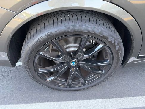 Used 2024 BMW X7 xDrive40i w/ M Sport Package AWD/4WD image 8