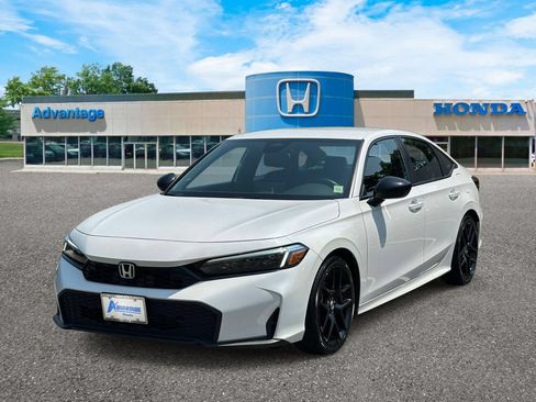 Used 2025 Honda Civic Sport image 2