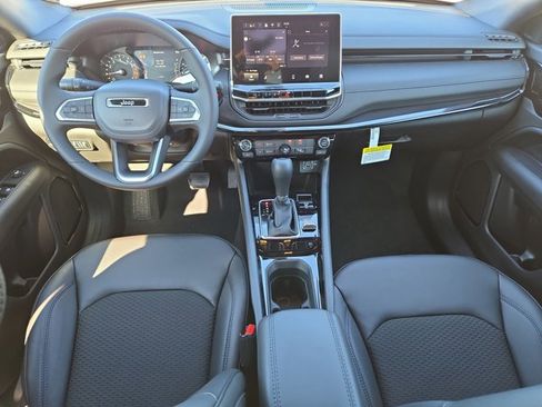 New 2026 Jeep Compass Latitude image 17