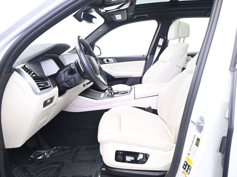 Used 2022 BMW X5 xDrive40i w/ Luxury Seating Package image 29