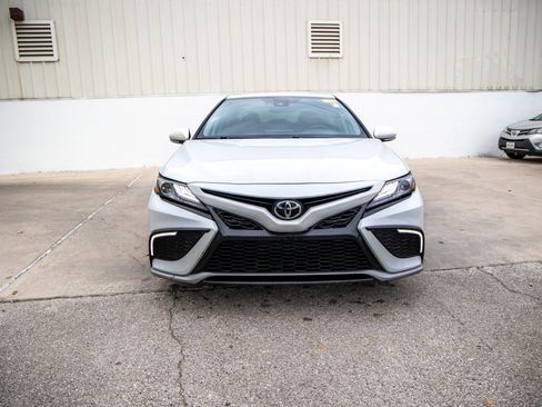 Used 2022 Toyota Camry XSE image 3