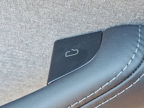 Used 2025 Tesla Model 3 RWD image 19