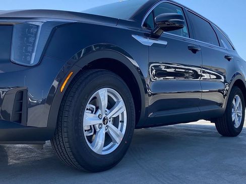 New 2026 Kia Sorento LX FWD image 10