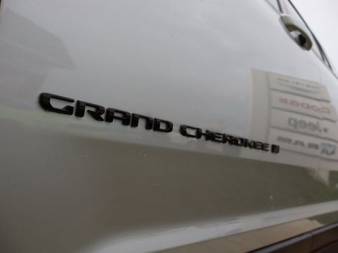 New 2025 Jeep Grand Cherokee Altitude image 7