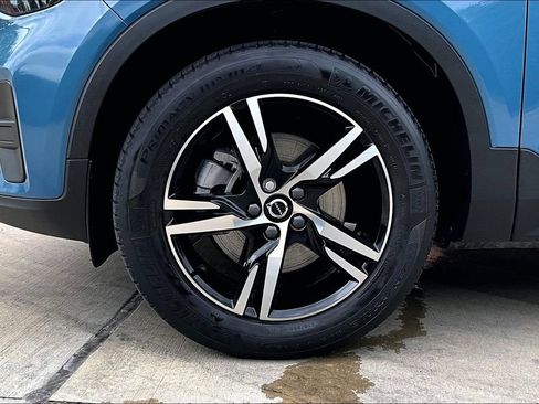Certified 2024 Volvo XC40 B5 Core AWD/4WD image 11