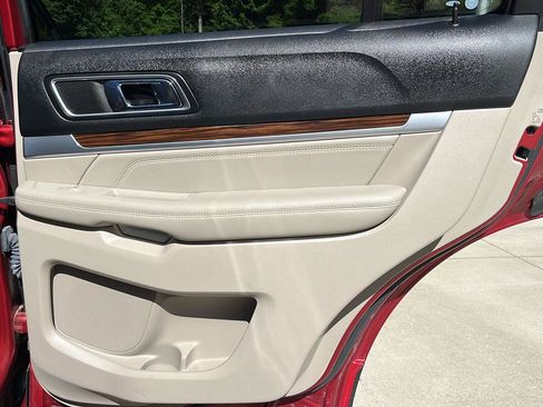 Used 2018 Ford Explorer Limited FWD image 31