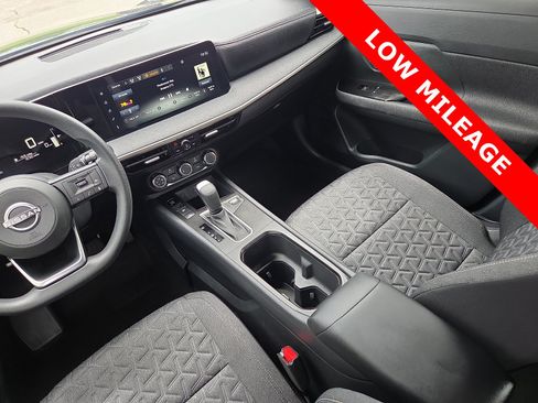 Used 2025 Nissan Kicks SV FWD image 12