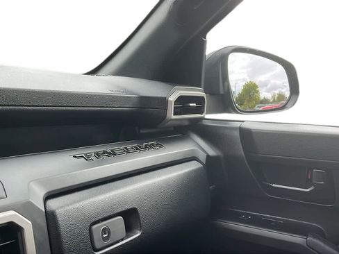 Used 2025 Toyota Tacoma SR image 17
