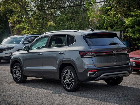 New 2026 Volkswagen Taos SE image 6