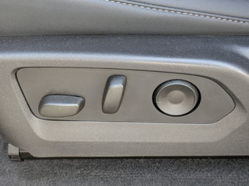 Used 2024 Chevrolet Colorado LT w/ LT Convenience Package III image 11