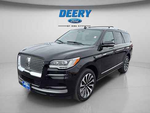 Used 2023 Lincoln Navigator Reserve image 3