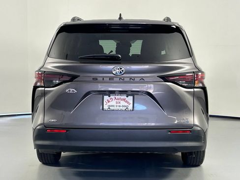 Used 2024 Toyota Sienna LE w/ LE Plus Package AWD/4WD image 6