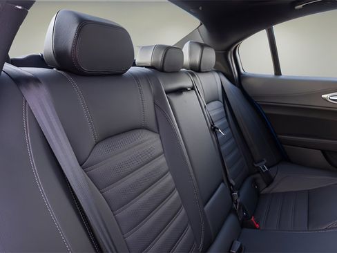 New 2025 Alfa Romeo Giulia Base image 23