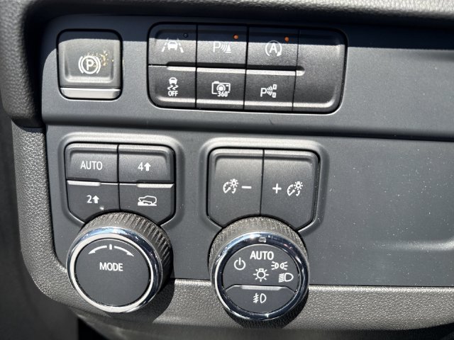 Certified 2025 Chevrolet Tahoe High Country AWD/4WD image 17