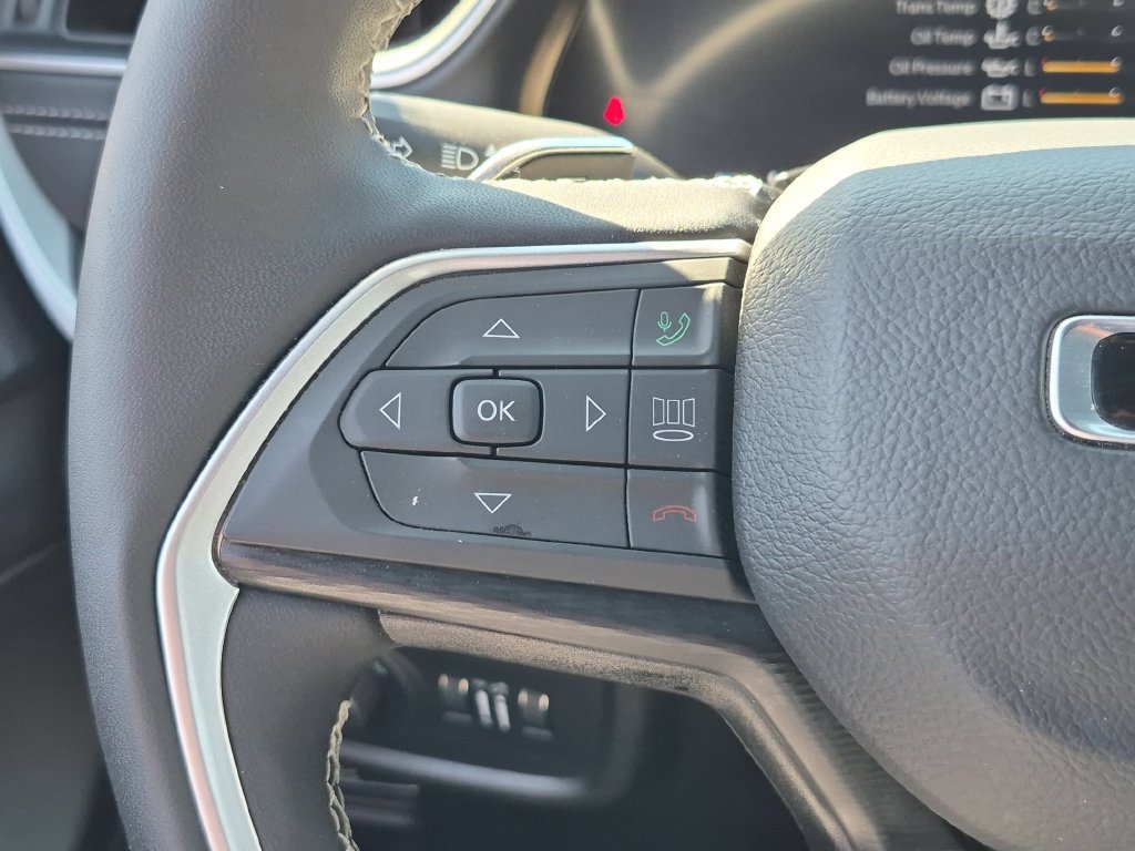 Used 2025 Jeep Grand Cherokee Altitude AWD/4WD image 21
