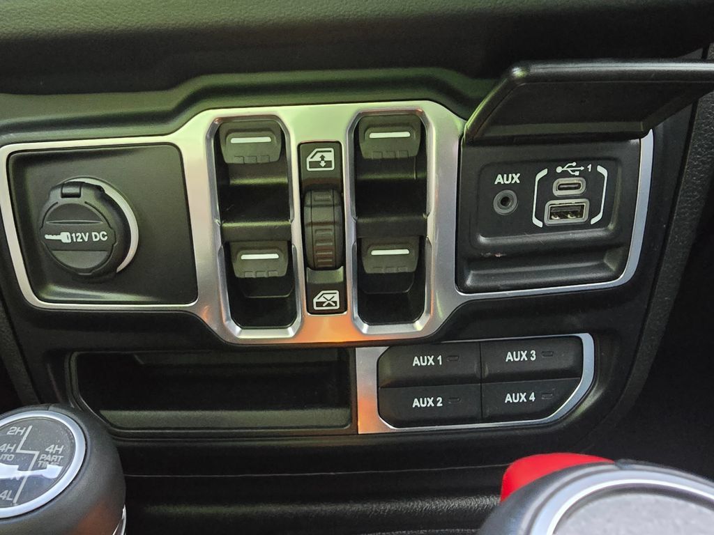 Used 2024 Jeep Wrangler High Altitude AWD/4WD image 34