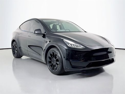 Used 2020 Tesla Model Y Long Range image 3