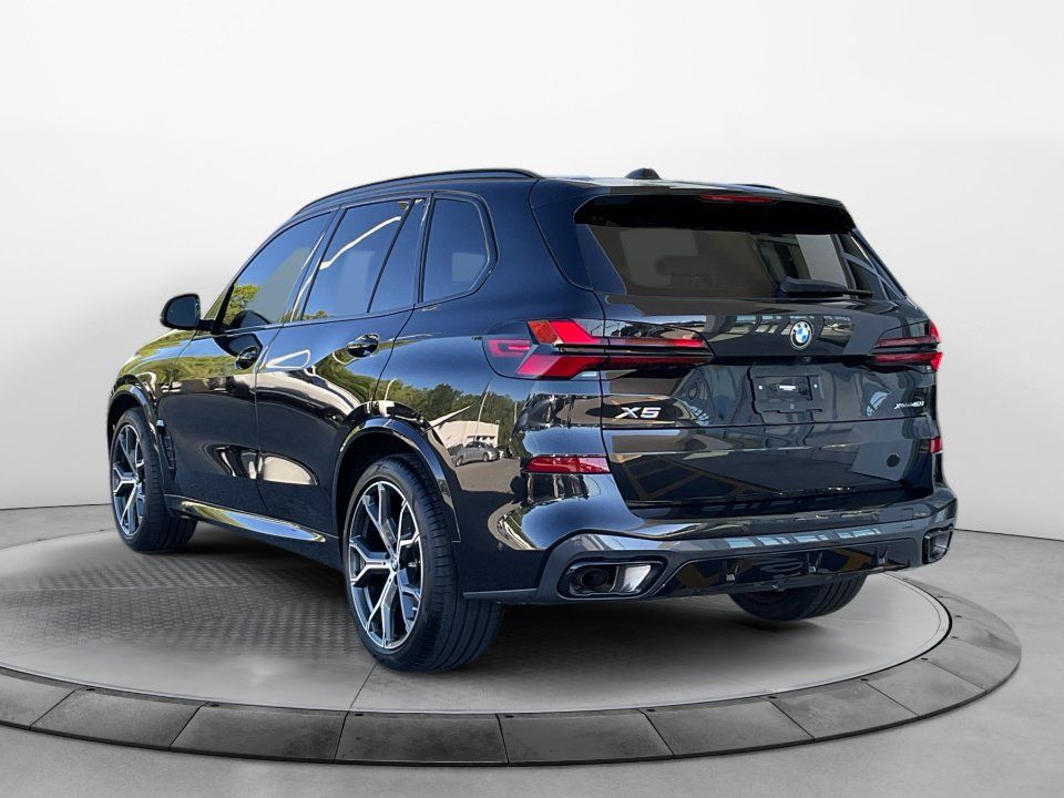 Used 2024 BMW X5 xDrive40i w/ M Sport Package AWD/4WD image 5