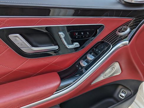 Used 2021 Mercedes-Benz S 580 4MATIC Sedan w/ AMG Line image 12