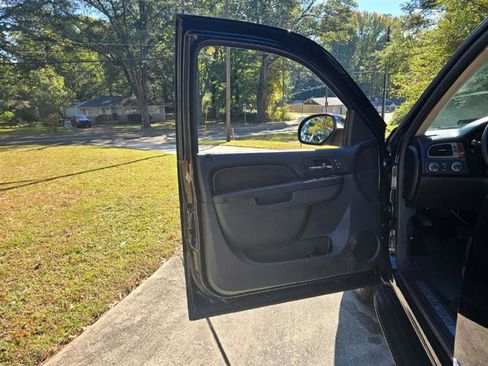 Used 2013 Chevrolet Tahoe LTZ image 17