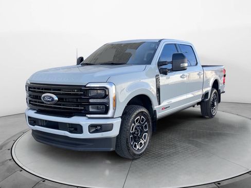 Used 2025 Ford F350 Platinum image 2