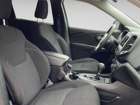 Used 2020 Jeep Cherokee Latitude image 11