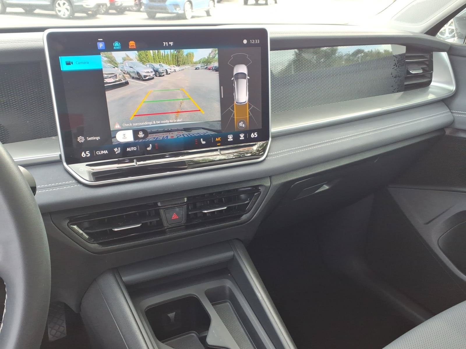 Used 2025 Volkswagen Tiguan SE AWD/4WD image 25