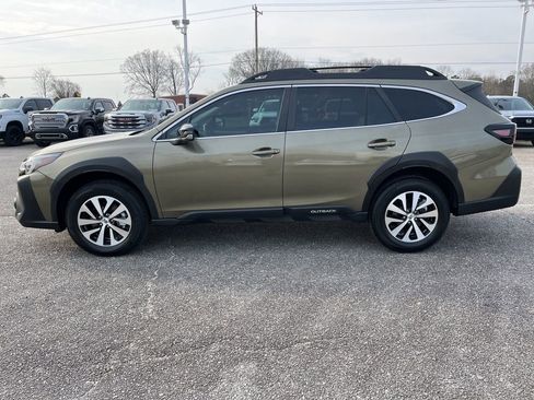 Used 2024 Subaru Outback Premium image 8