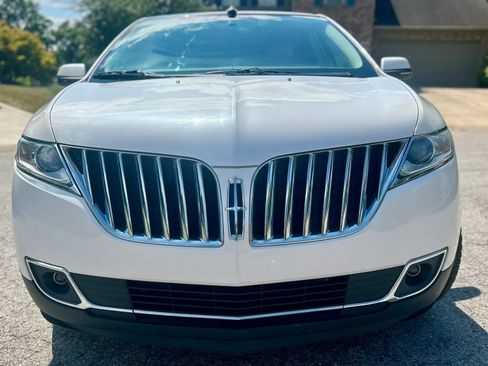 Used 2013 Lincoln MKX AWD image 2