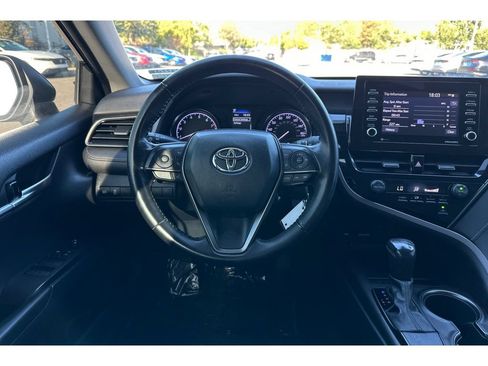 Used 2021 Toyota Camry SE FWD image 16