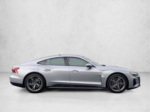 Used 2022 Audi e-tron GT Prestige image 4