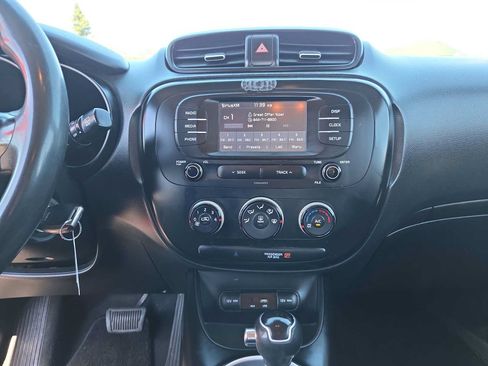 Used 2019 Kia Soul FWD image 24